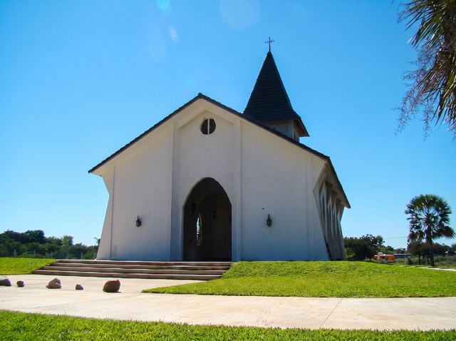 White chapel inside the Surubi-i community